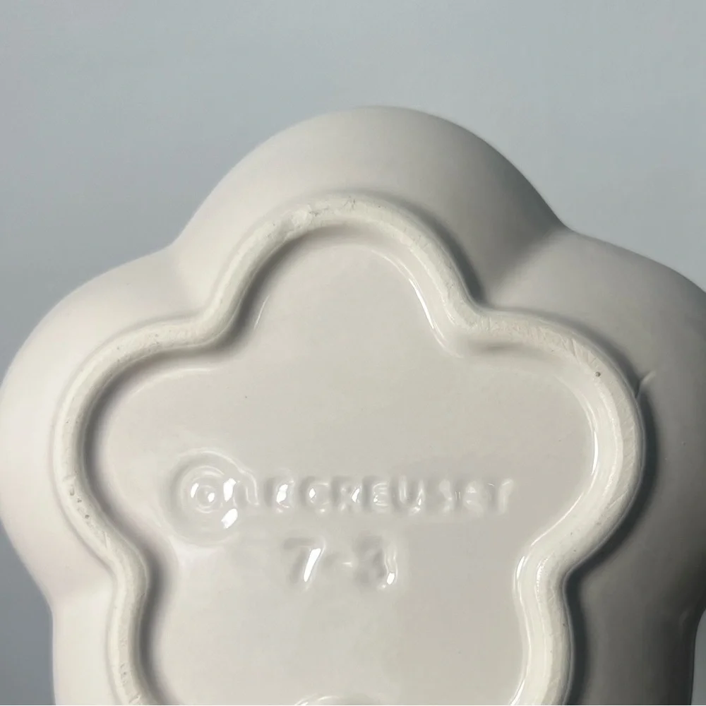 Le Creuset Stoneware Flower Petal Scalloped Trinket Dish Plate Tray